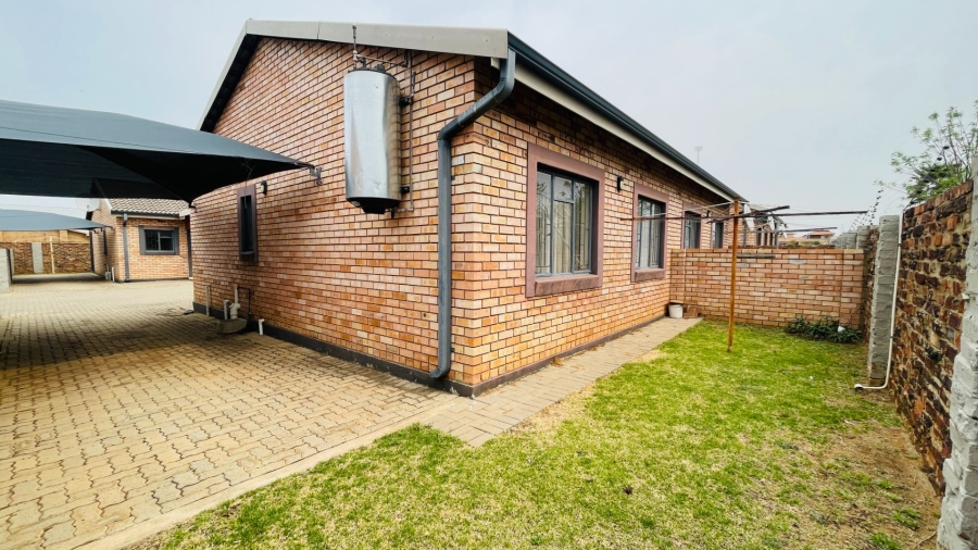 2 Bedroom Property for Sale in Dassie Rand North West